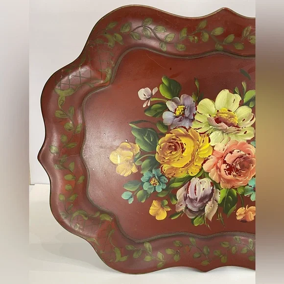 Vintage red metal hand painted toleware serving tray - Picture 2 of 16